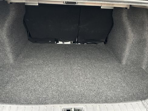 Used 2025 Nissan Versa SV image 9