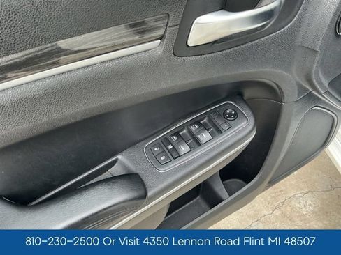 Used 2019 Chrysler 300 Touring w/ Quick Order Package 2EF RWD image 16