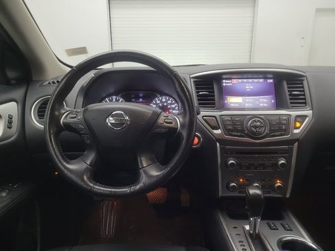 Used 2020 Nissan Pathfinder SL FWD image 22