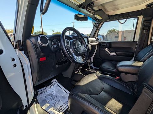 Used 2015 Jeep Wrangler Unlimited Rubicon image 23