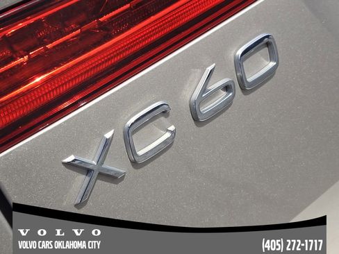 Certified 2025 Volvo XC60 B5 Core image 9