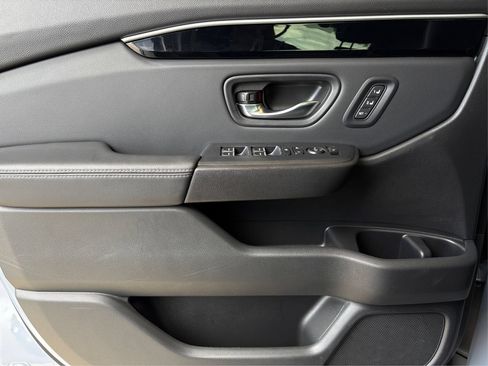 Used 2025 Honda Pilot Touring image 19