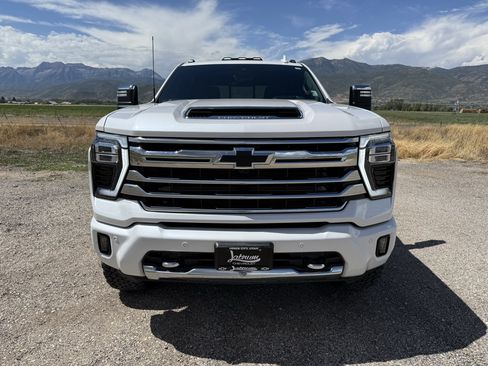 Used 2024 Chevrolet Silverado 3500 High Country w/ High Country Premium Package AWD/4WD image 2