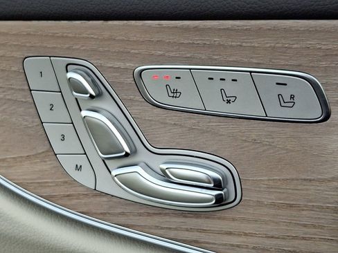 Used 2018 Mercedes-Benz E 400 4MATIC Coupe image 25