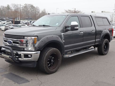 Used 2019 Ford F250 Lariat w/ Chrome Package image 5
