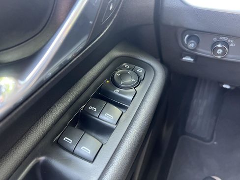 Used 2023 GMC Terrain SLE FWD image 24