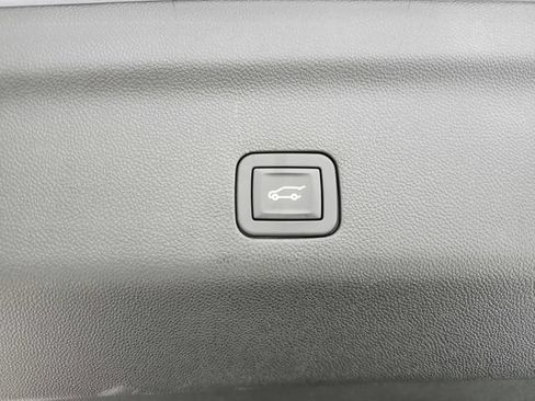 Used 2025 GMC Yukon Denali RWD image 48