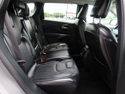 Used 2020 Jeep Cherokee Limited image 7