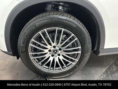 Certified 2025 Mercedes-Benz GLC 300 image 32