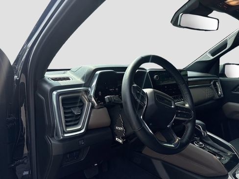Used 2025 GMC Canyon Denali AWD/4WD image 9