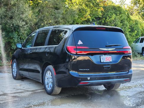 New 2026 Chrysler Pacifica Select FWD image 2
