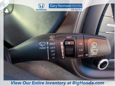 Used 2025 Kia Soul LX w/ LX Technology Package FWD image 25