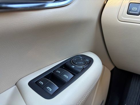 Used 2019 Cadillac XT5 FWD image 11