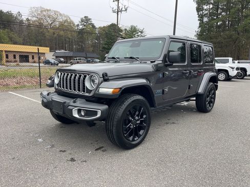 Certified 2025 Jeep Wrangler Unlimited Sahara w/ Safety Group AWD/4WD image 2