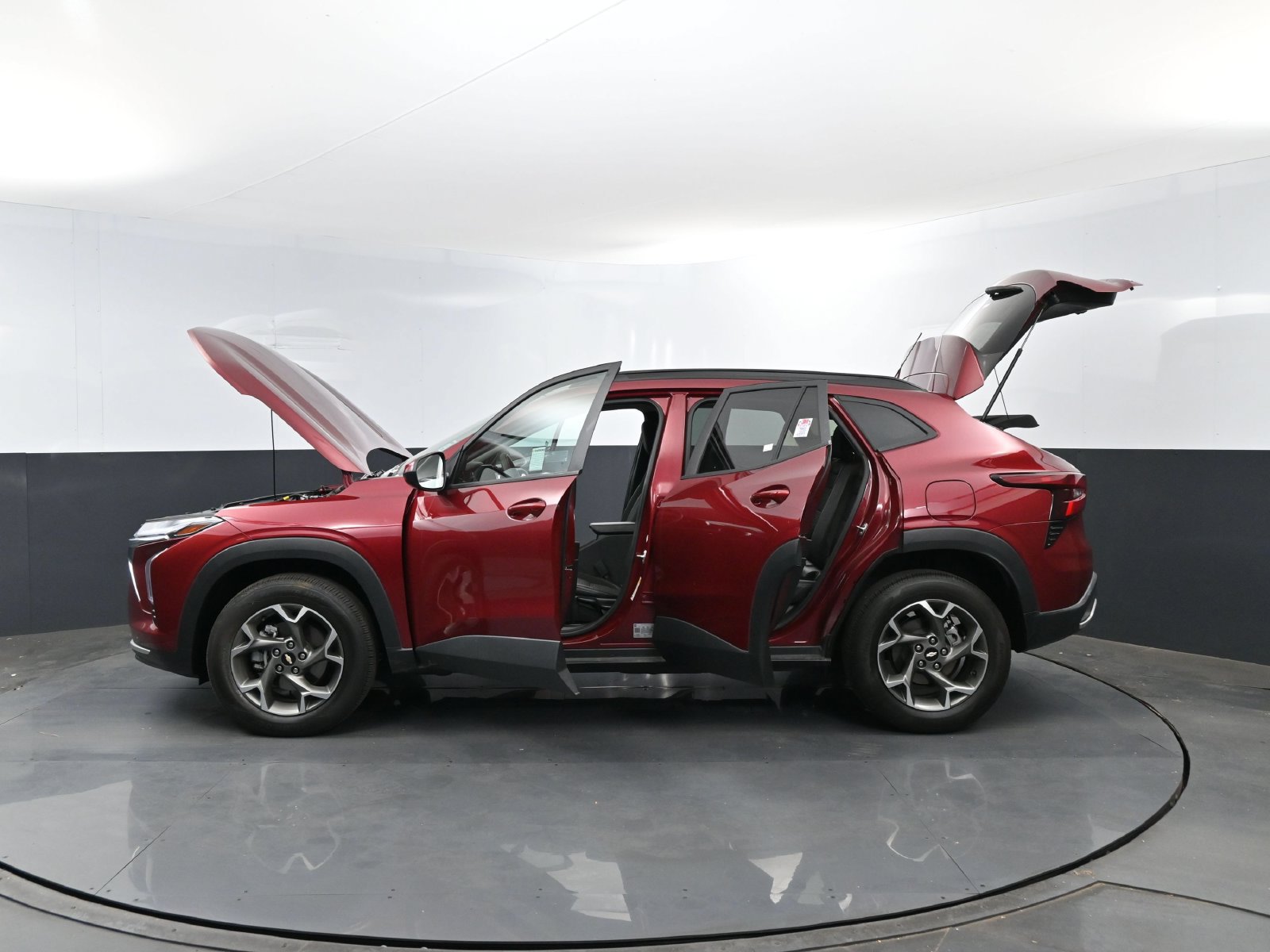 Used 2025 Chevrolet Trax LT FWD image 28