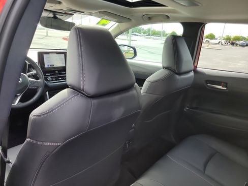 Certified 2024 Toyota Corolla Cross XLE w/ Convenience Package FWD image 14