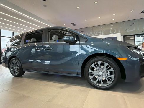 New 2026 Honda Odyssey Touring image 2