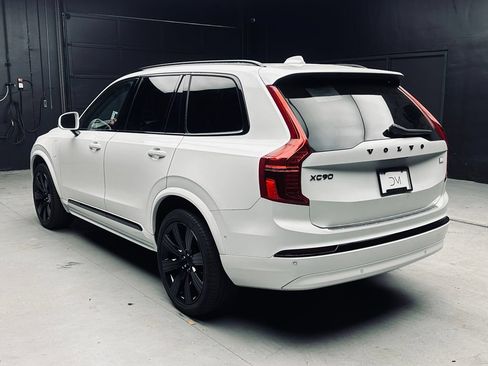 Used 2023 Volvo XC90 T8 Plus w/ Protection Package Premier AWD/4WD image 5