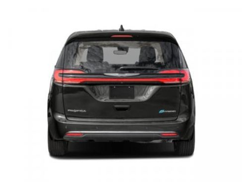 Used 2024 Chrysler Pacifica Premium image 8