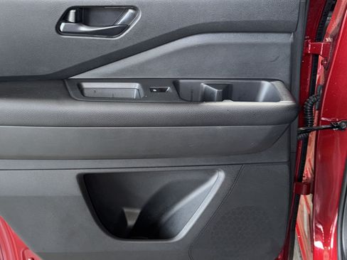Used 2024 Nissan Pathfinder SV FWD image 37