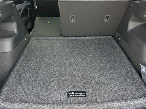 New 2026 Volkswagen Tiguan SE R-Line FWD image 13