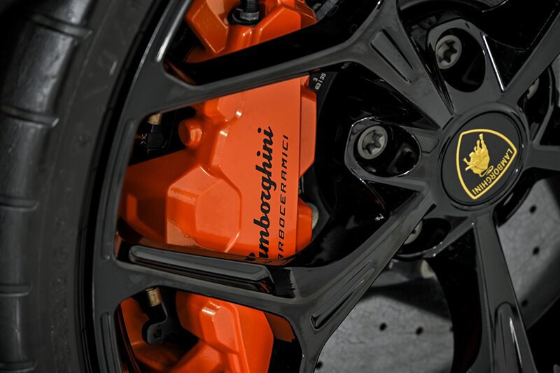 Used 2024 Lamborghini Revuelto AWD/4WD image 33