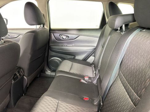 Used 2019 Nissan Rogue SV image 24