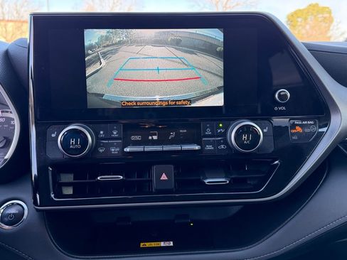 Used 2023 Toyota Highlander XLE w/ Protection Package #3 (TMS) image 31