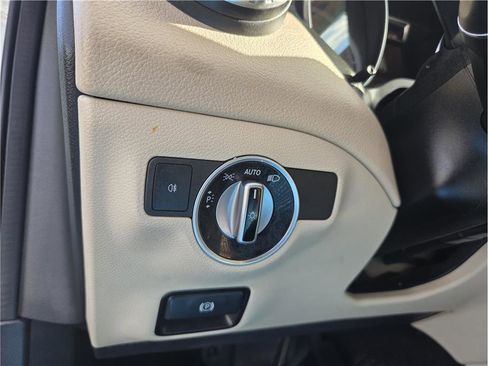 Used 2017 Mercedes-Benz GLA 250 4MATIC image 17