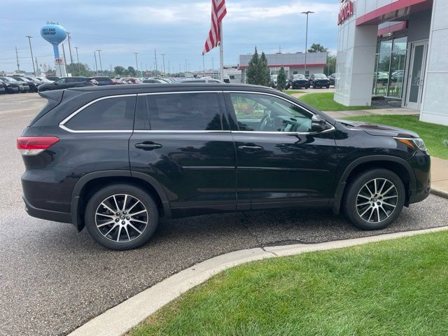 Used 2018 Toyota Highlander SE AWD/4WD image 8