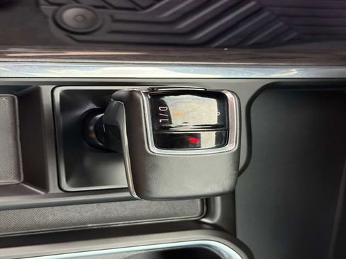 Used 2023 Chevrolet Silverado 1500 LTZ AWD/4WD image 31