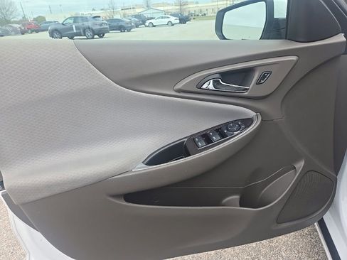 Used 2025 Chevrolet Malibu LT image 14