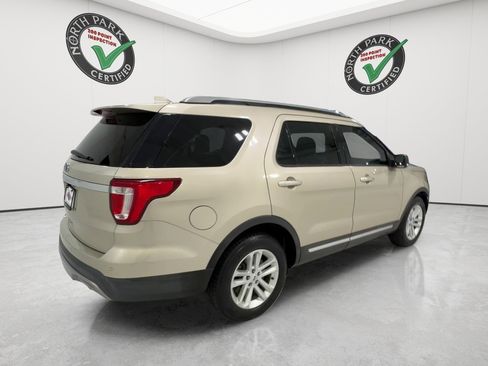 Used 2017 Ford Explorer XLT w/ Equipment Group 201A FWD image 10