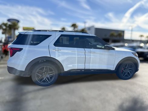 Certified 2025 Ford Explorer ST image 4