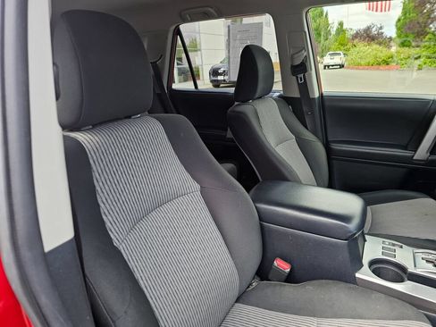 Used 2022 Toyota 4Runner SR5 AWD/4WD image 12