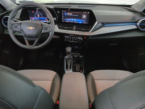 Certified 2024 Chevrolet Trax LT FWD image 19