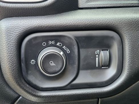 Used 2024 RAM 2500 Tradesman w/ Chrome Appearance Group image 16