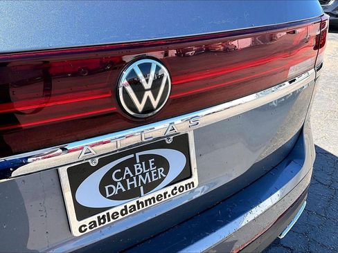 Used 2025 Volkswagen Atlas SE FWD image 6