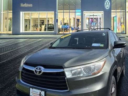 Used 2016 Toyota Highlander Plus AWD/4WD image 1