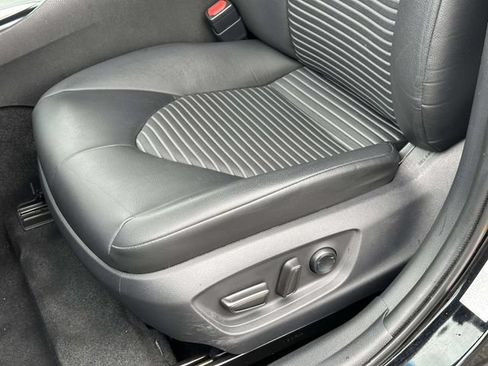 Used 2018 Toyota Camry SE FWD image 15