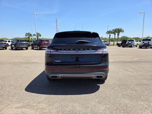 Used 2022 Lincoln Nautilus Reserve image 6