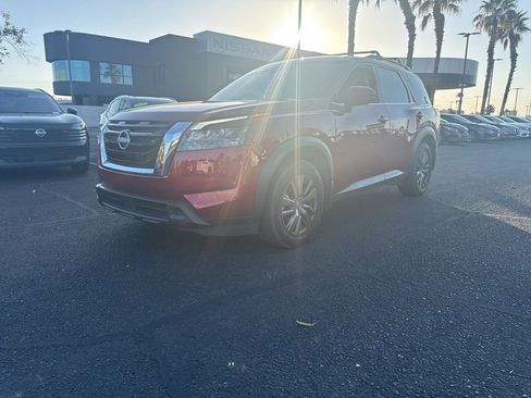 Used 2024 Nissan Pathfinder SV AWD/4WD image 1