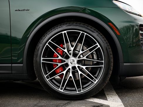 New 2025 Porsche Macan 4S Electric image 11