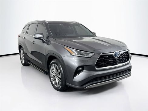 Used 2022 Toyota Highlander Platinum FWD image 10
