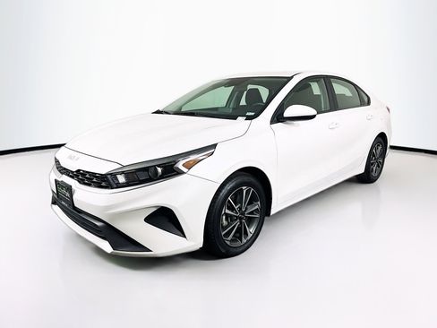 Used 2024 Kia Forte LXS FWD image 3