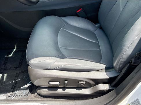 Used 2019 Buick Envision Essence FWD image 19