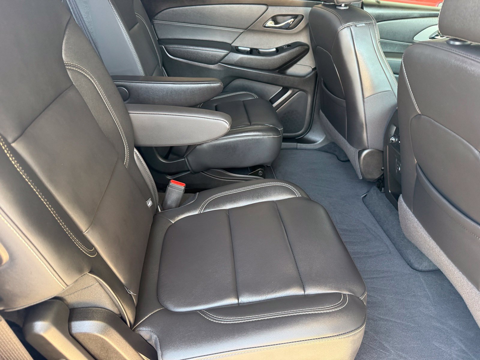 Used 2023 Chevrolet Traverse LT FWD image 18