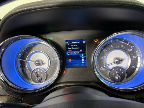 Used 2014 Chrysler 300 C w/ Beats Audio Group image 11