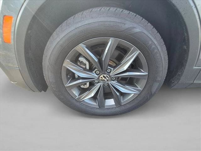 Used 2022 Volkswagen Tiguan SE FWD image 21