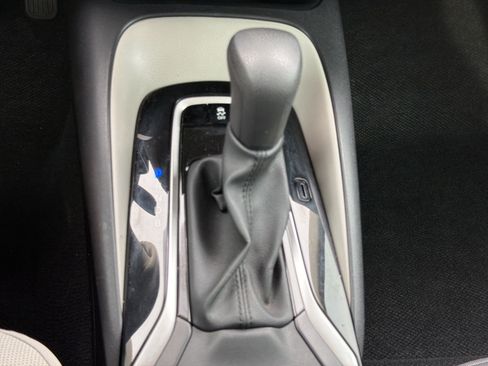Used 2025 Toyota Corolla LE FWD image 17